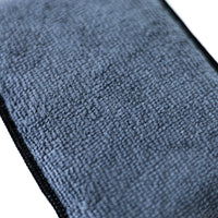 Čistiaca hubka na kožu, textil a plast