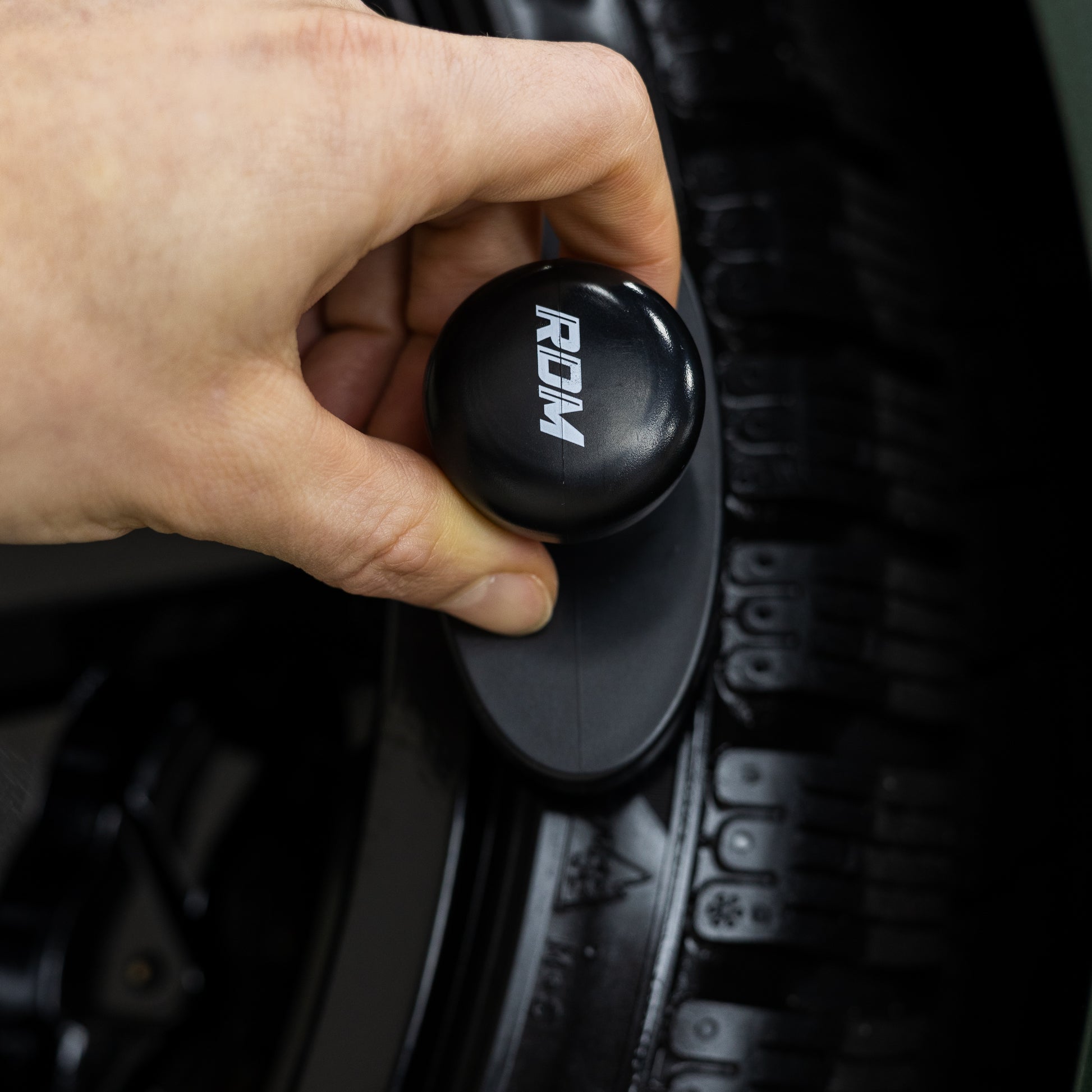 RDM Aplikátor lesku na pneumatiky XL 9,5 x 4 cm