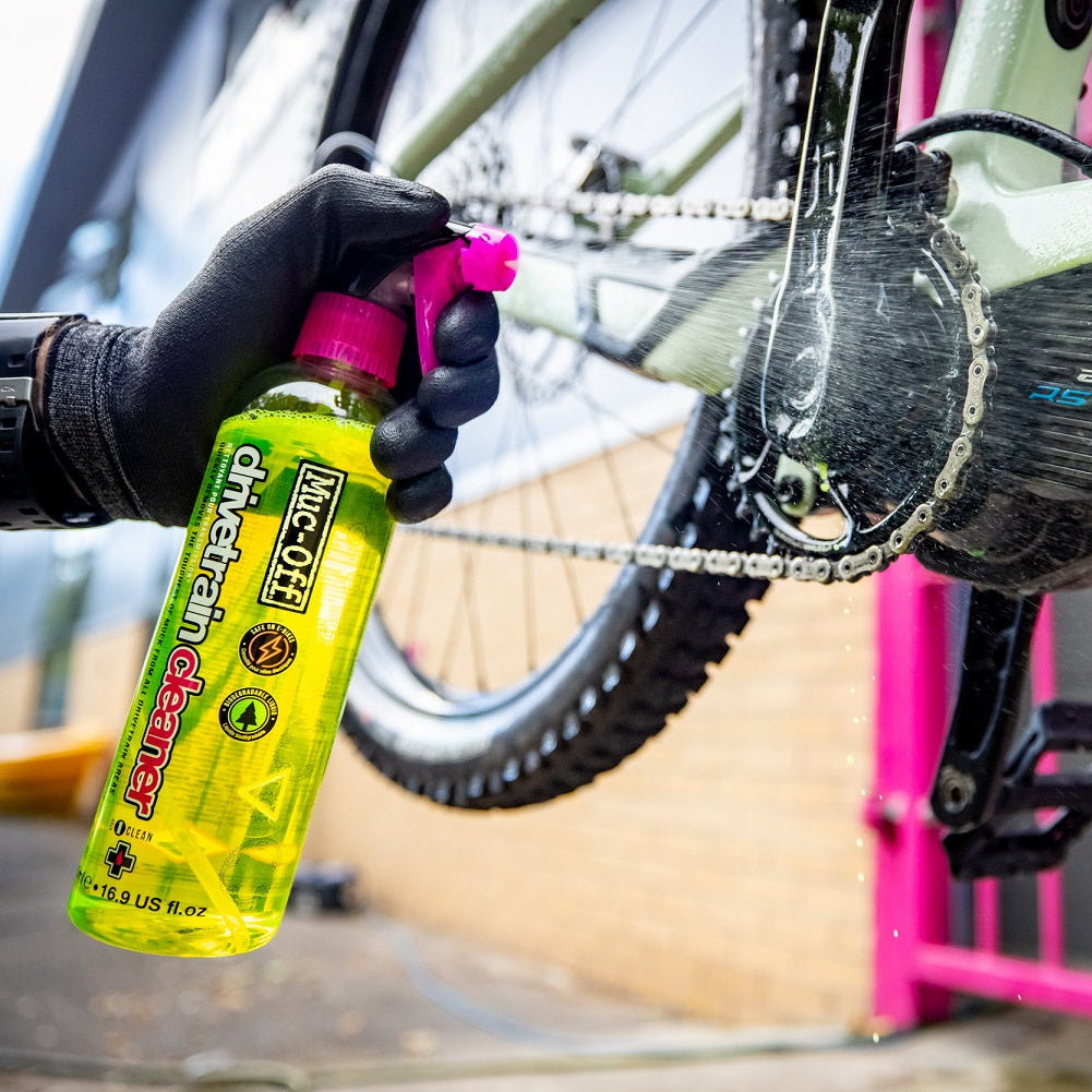 Muc-Off Bio Drivetrain Cleaner 500 ml – odmasťovač pohonu